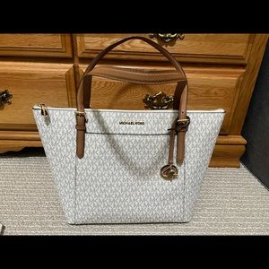 NWT Authentic Michael Kors Ciara Vanilla Lg TZ Tote Bag